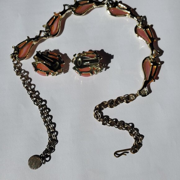 Unsigned Lucite Pink Moonglow Vintage Necklace and Clip-on Earrings Set - Picture 3 of 4